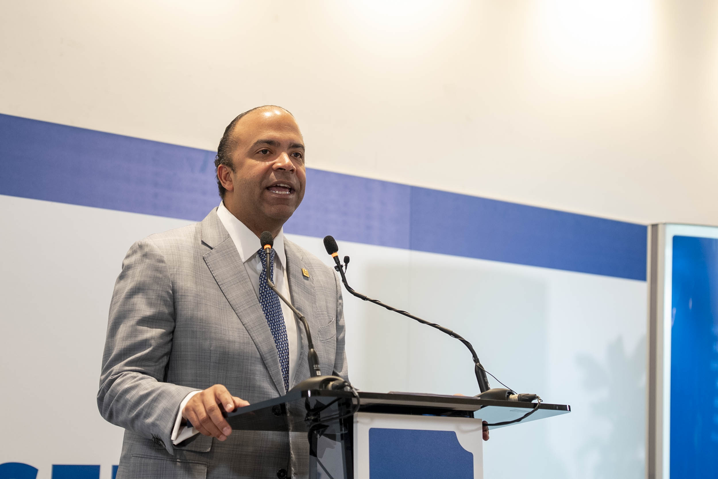 Banreservas inaugura feria inmobiliaria en España con tasa fija de 10% a siete años