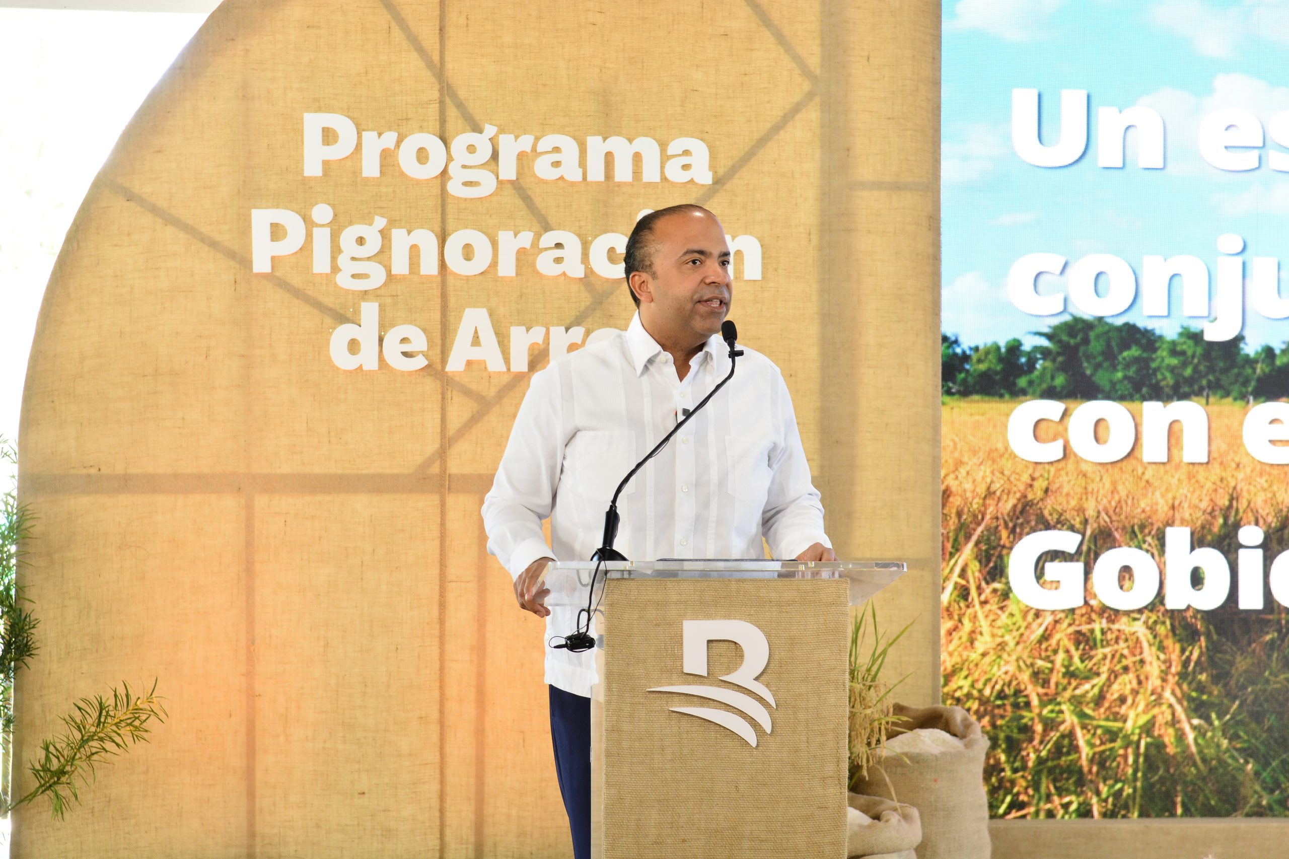 Banreservas apoya sector arrocero con RD$12,000 millones a tasa preferencial