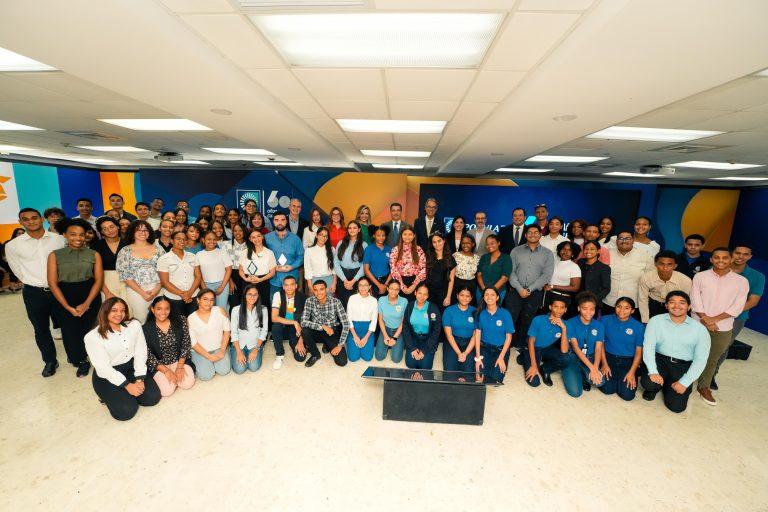 Banco Popular abre convocatoria 2025 para su programa de becas Excelencia Popular
