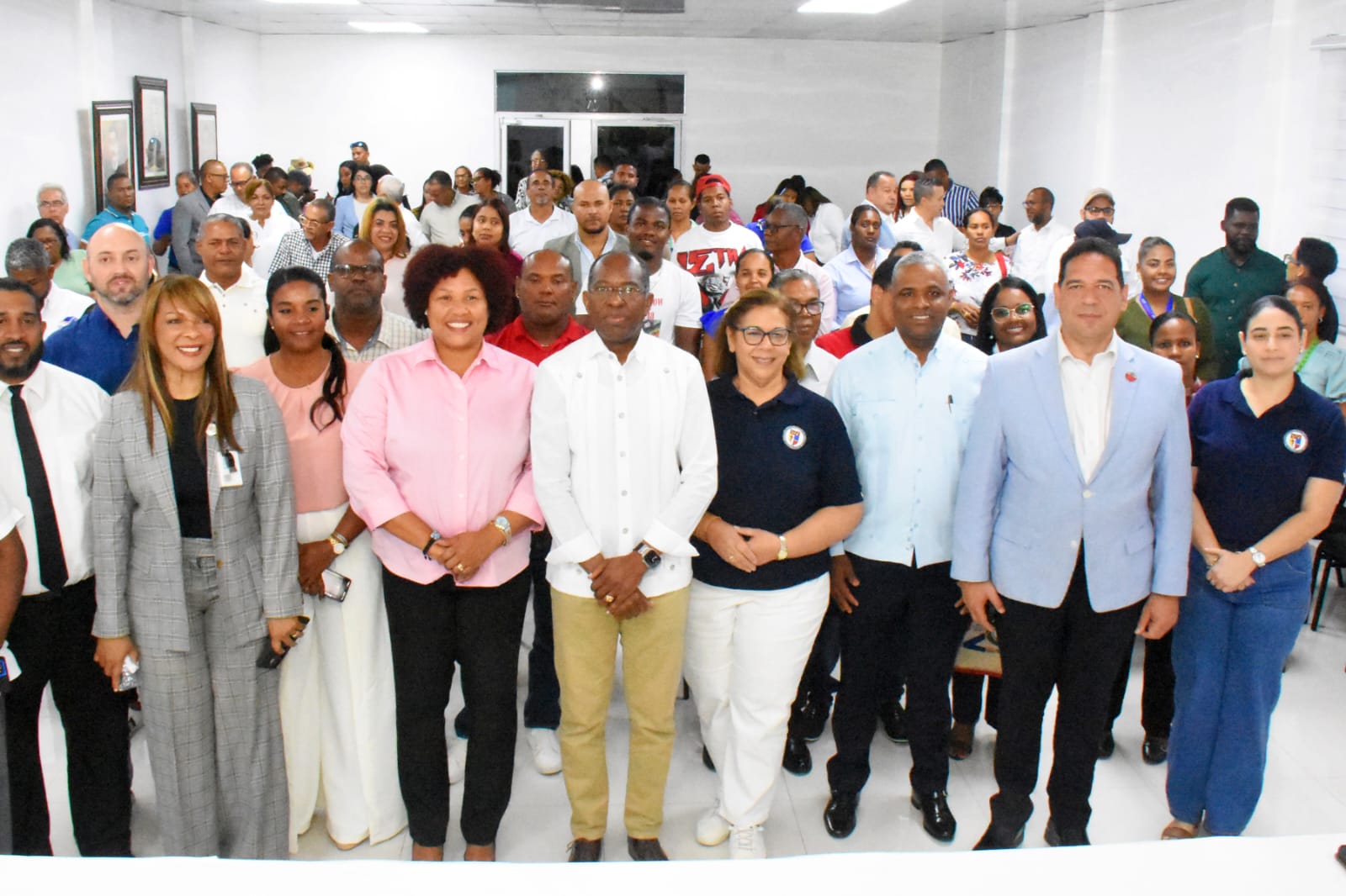 Pedernales se Prepara para el Turismo con Capacitación y Financiamiento para Emprendedores