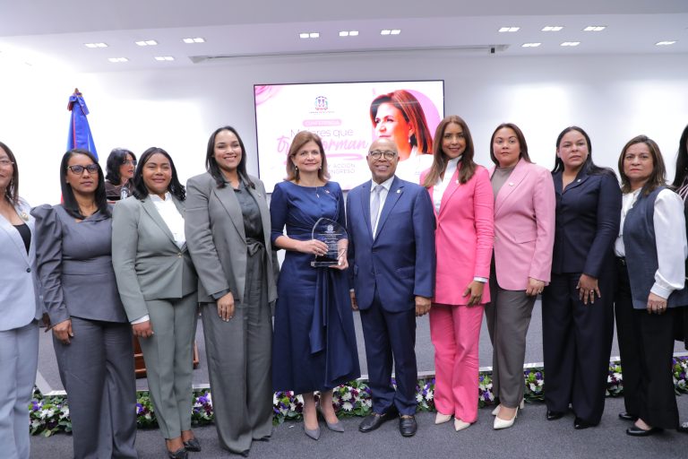 Raquel Peña Resalta el Liderazgo de las Mujeres en la Construcción de una Sociedad Igualitaria