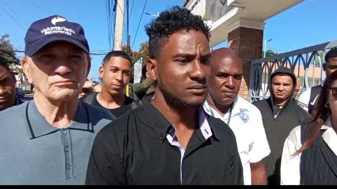 Estudiantes de la UASD en La Vega exigen puente peatonal tras múltiples accidentes en la avenida Rivas