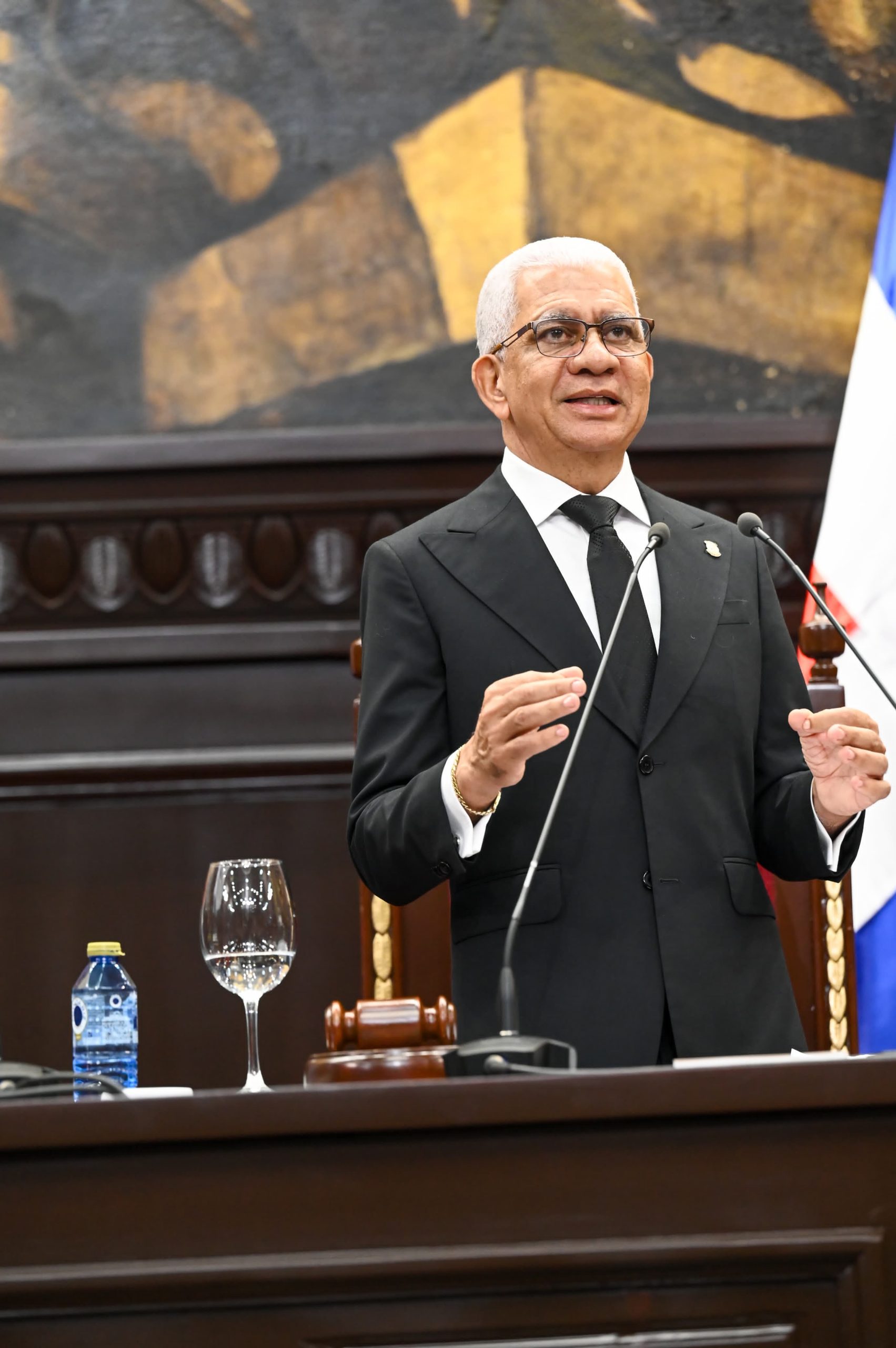 Ricardo de los Santos hace compromiso con la institucionalidad y la transparencia en el Senado