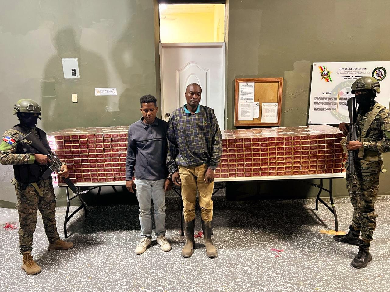 Ejército frustra contrabando de cigarrillos en la frontera y detiene a dos hombres