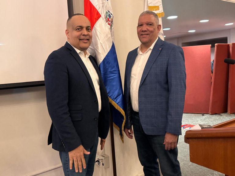 Fedombal firma acuerdo para captar talentos dominicanos en EE.UU.