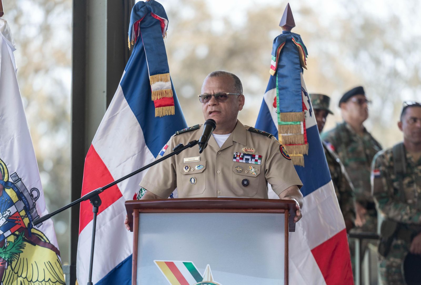 Ministro de Defensa reconoce el compromiso y disciplina de las Fuerzas Armadas tras el Magno Desfile Militar