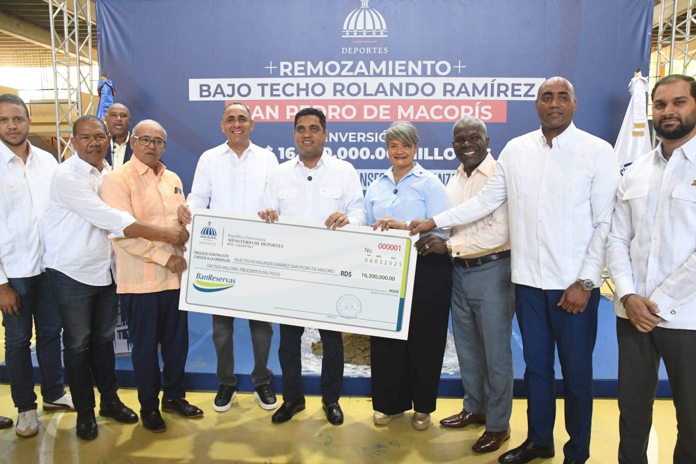 Ministro Kelvin Cruz Invierte 16.3 Millones en la Renovación del Multiuso Rolando Ramírez en SPM