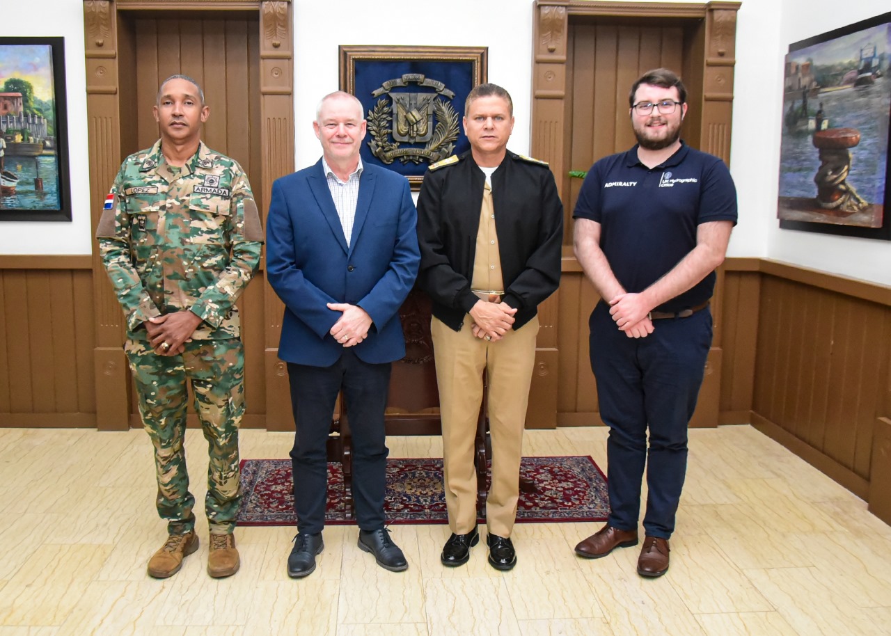 Armada de la República Dominicana refuerza su capacidad en cartografía náutica con la colaboración del Reino Unido
