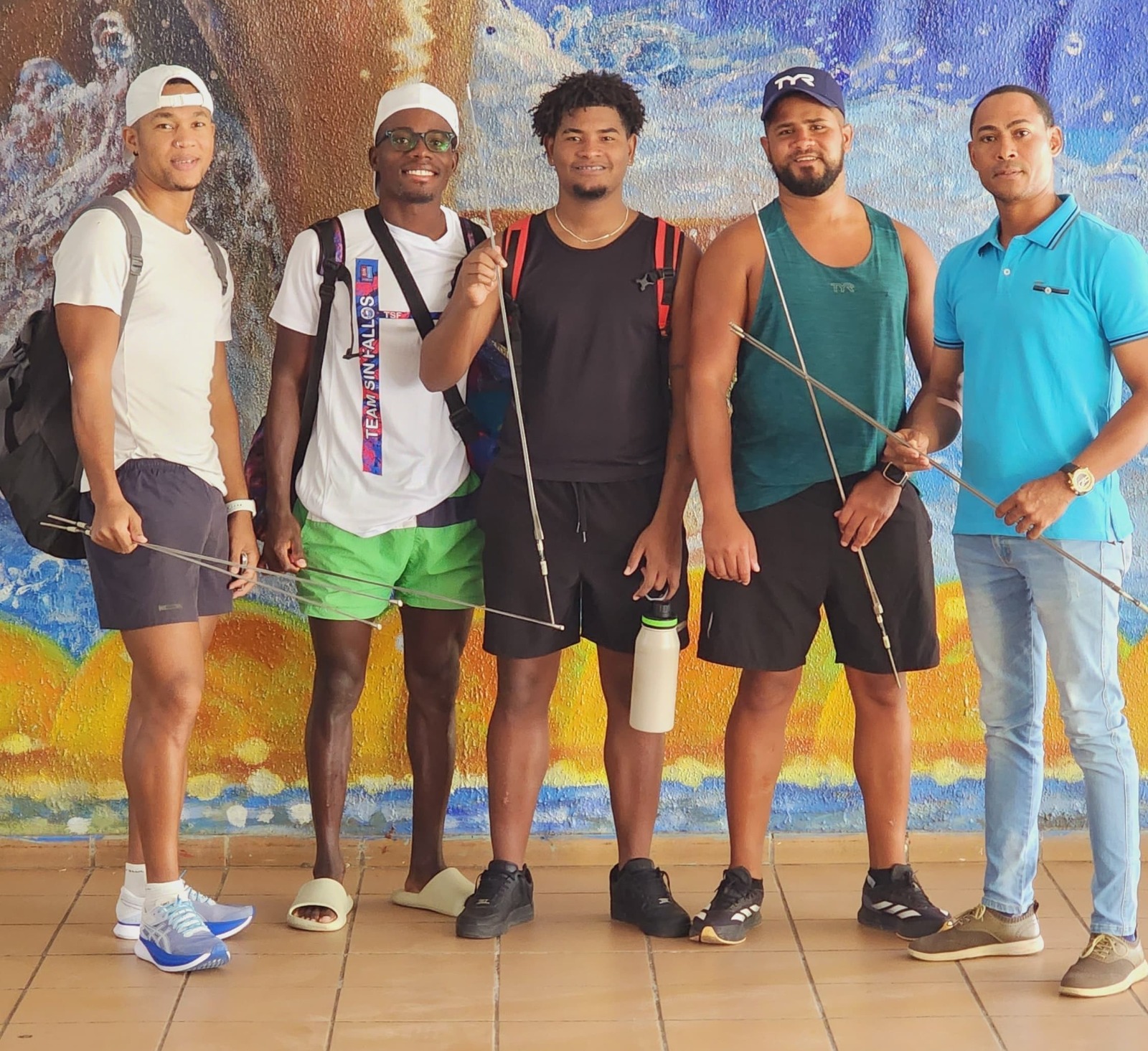 Kenny Núñez fortalece a la selección nacional de pentatlón moderno con entrega de equipamiento de esgrima