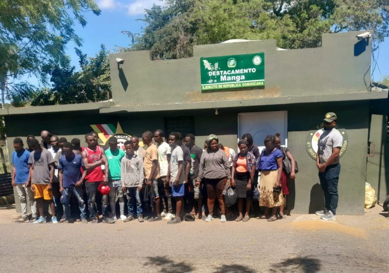 Ejército detiene a 57 haitianos en situación irregular en Montecristi