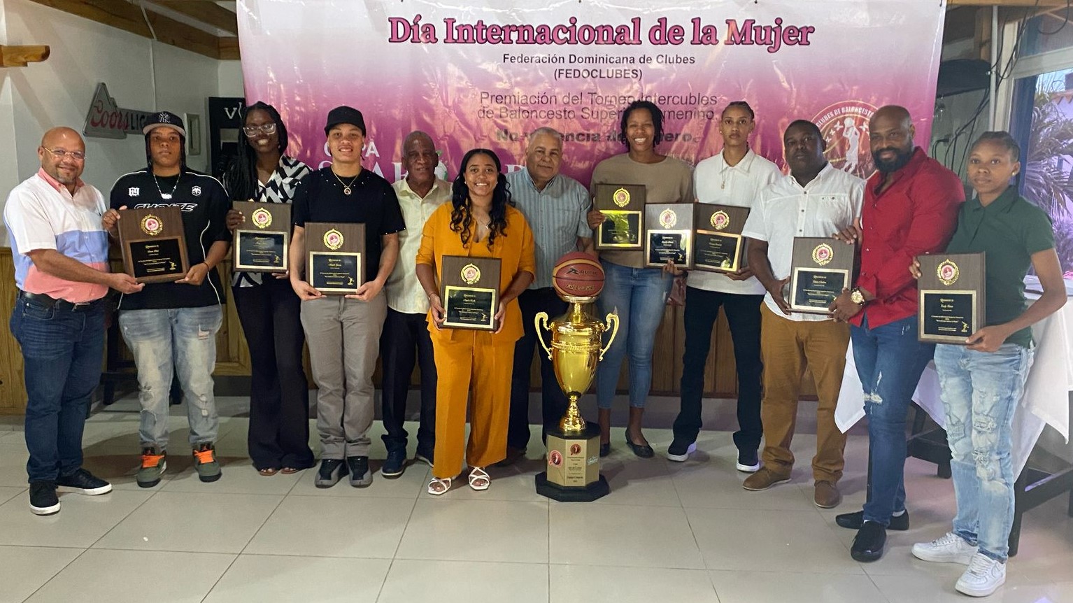 Fedoclubes premia a las jugadoras más destacadas y al campeón del Torneo de Baloncesto Superior Femenino 2024