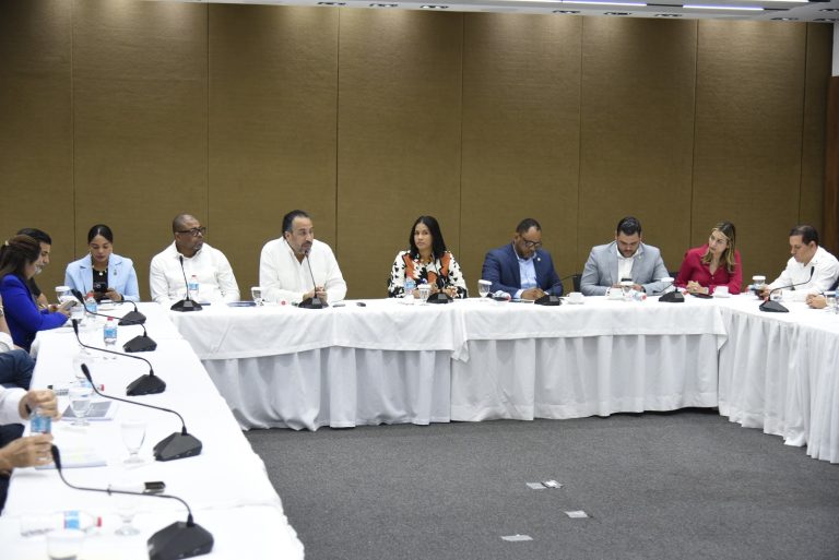 Diputados respaldan iniciativa del INEFI para fortalecer el deporte escolar en el país