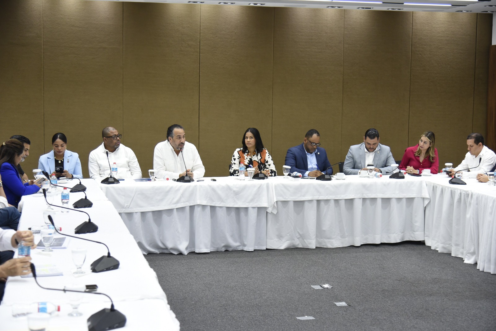 Diputados respaldan iniciativa del INEFI para fortalecer el deporte escolar en el país