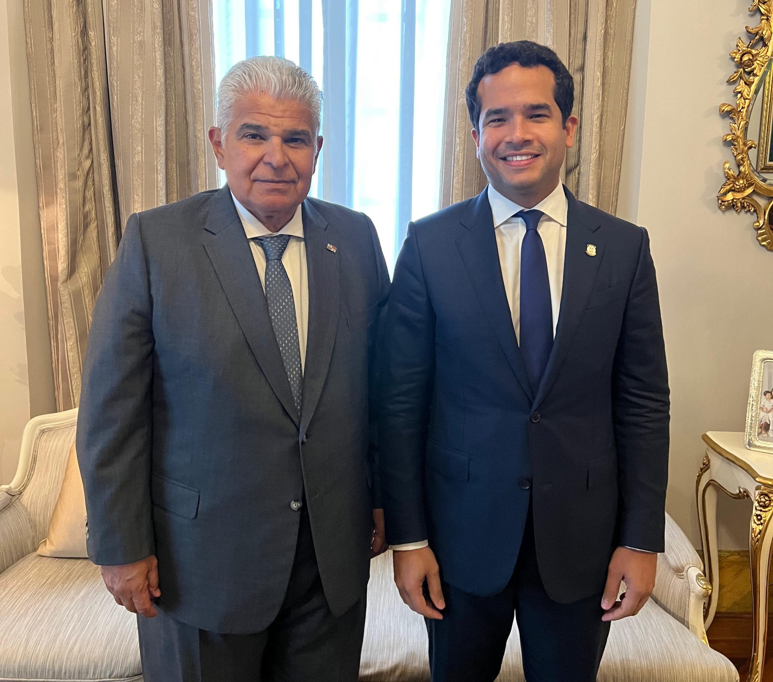 Omar Fernández habla con presidente de Panamá temas de interés común