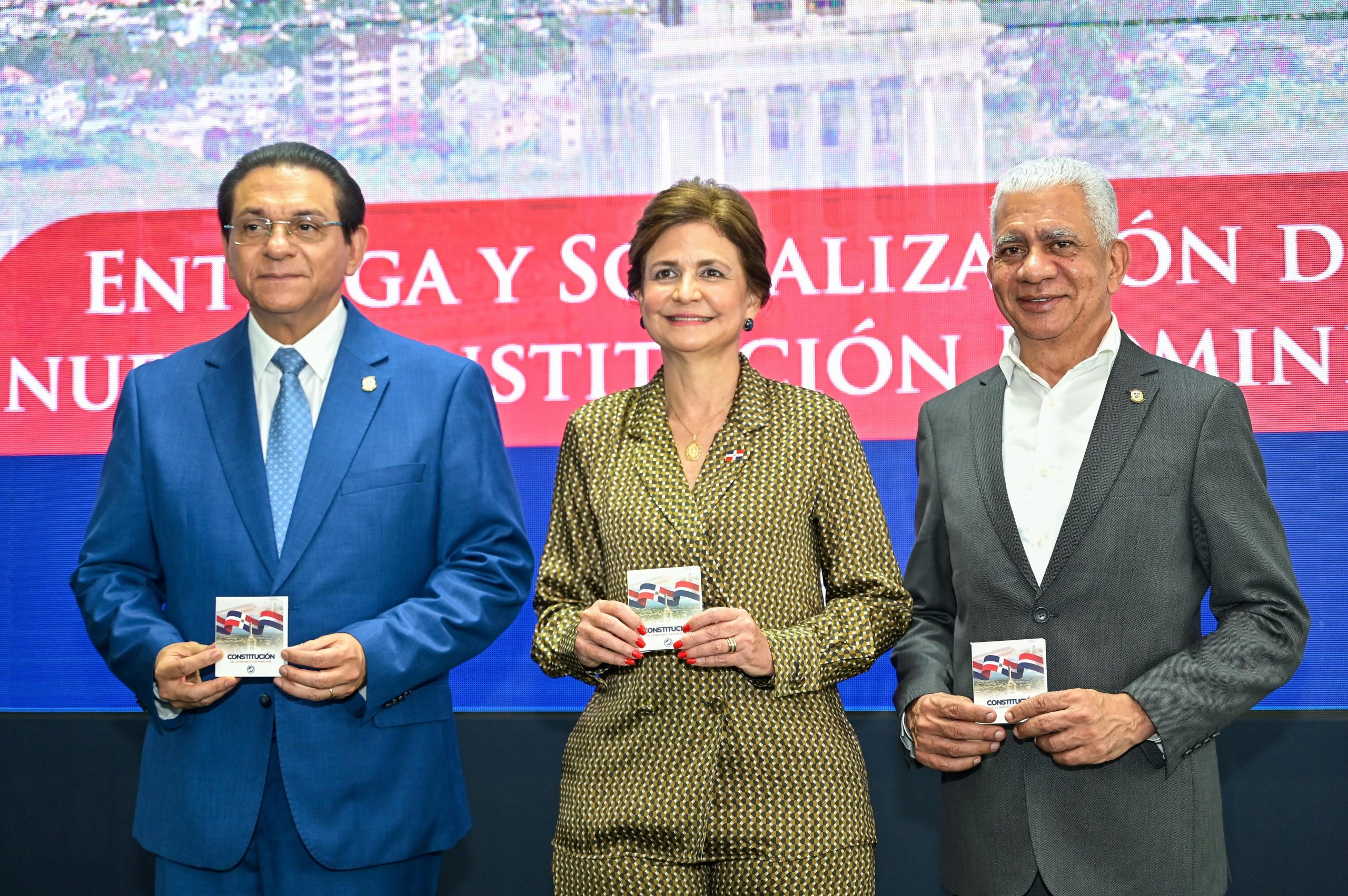 Presidente del Senado destaca avances democráticos en acto de socialización de la Constitución de bolsillo