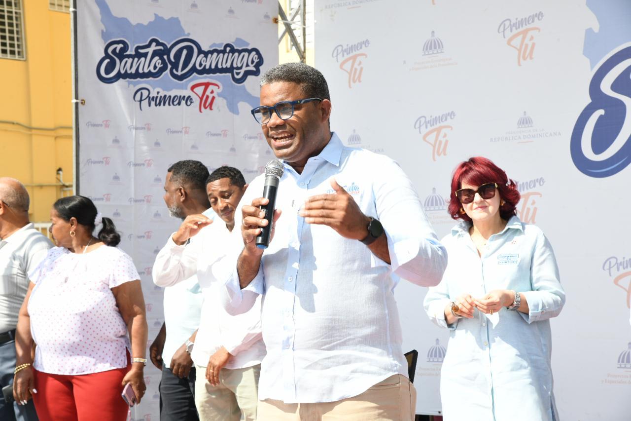 Robert Polanco entrega insumos esenciales al Centro de Rehabilitación Psicosocial Padre Bellini en el marco de "El Gobierno Contigo"