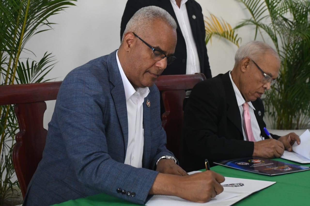 Veteranos y Bomberos firman acuerdo para fortalecer colaboración y capacitación