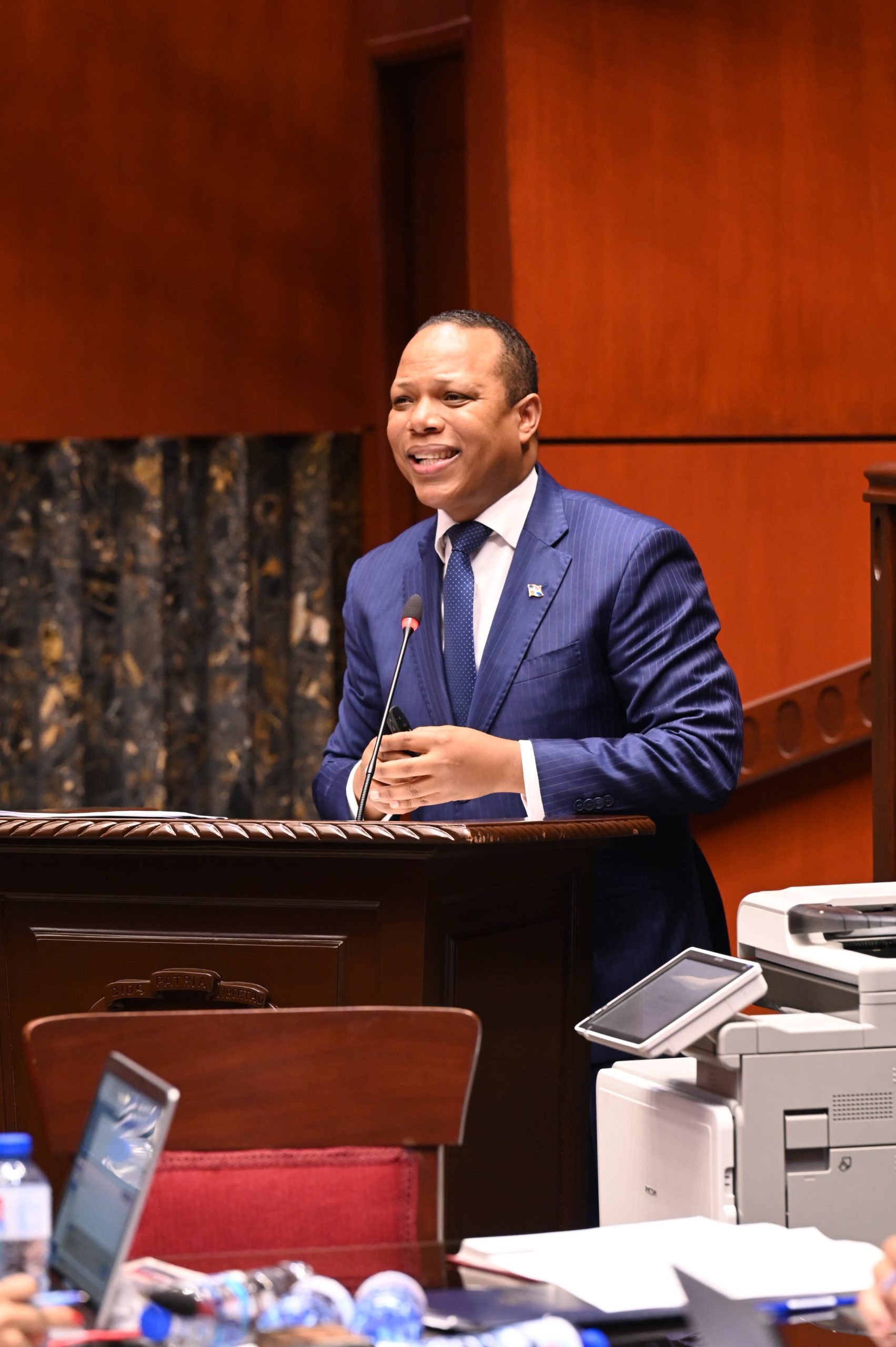 Senado escucha al INTRANT sobre accidentes de tránsito y aprueba importantes proyectos de ley