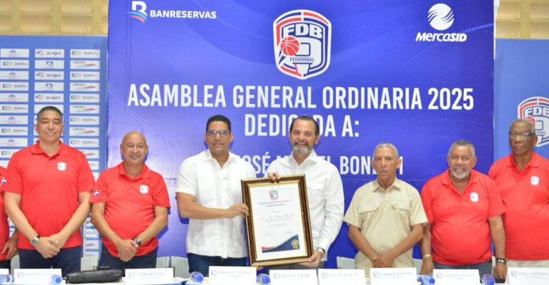 Fedombal reconoce los aportes de José Miguel Bonetti Dubreil al baloncesto dominicano