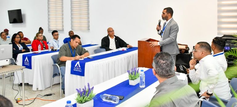 MIDEREC fomenta la ética y la transparencia en charla para el personal de Alodom