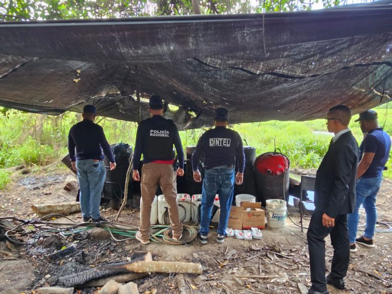 Desmantelan cuatro laboratorios de clerén en Monte Plata
