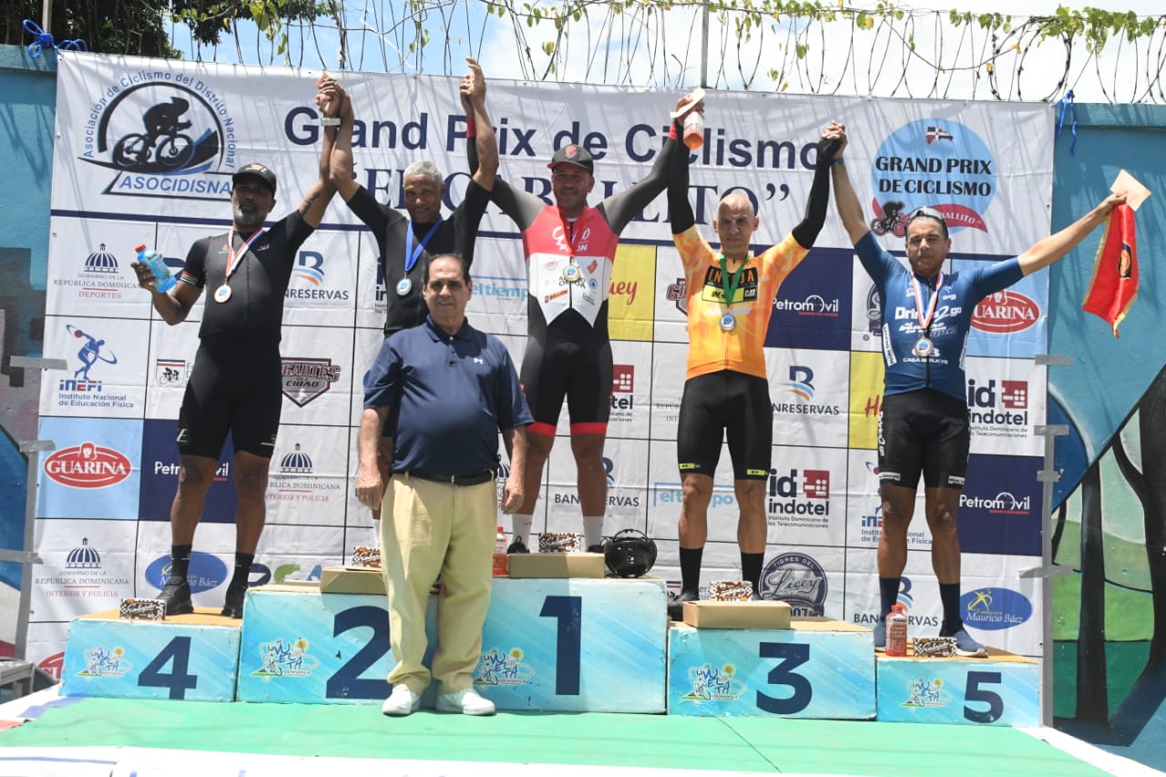 Lizander García y Flor Espiritusanto Triunfan en el Clásico de Ciclismo El Caballito