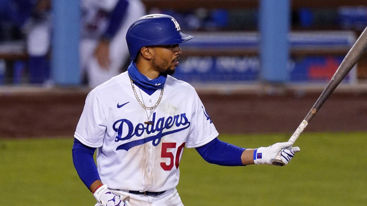Mookie Betts extiende invicto de los Dodgers con un jonrón en la décima entrada