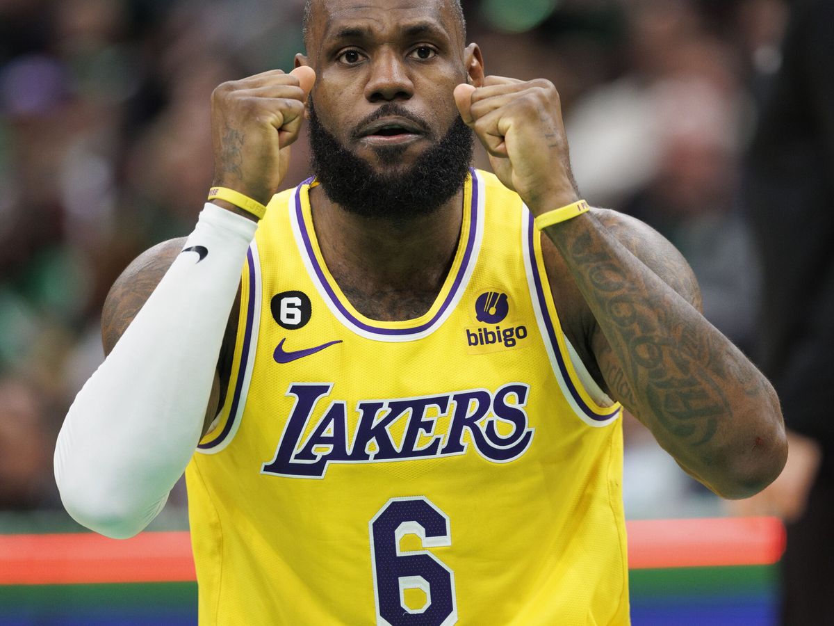Los Lakers Sobreviven a un Duelo Intenso y LeBron Hace Historia con 42,000 Puntos