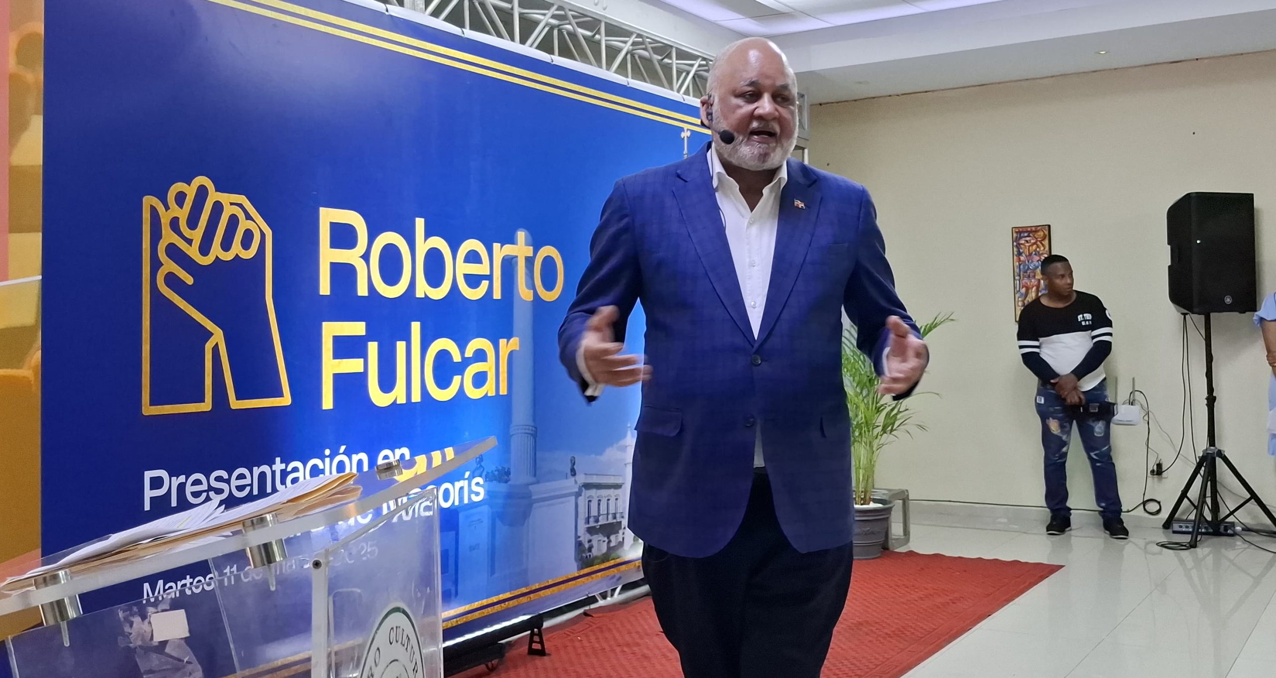 Roberto Fulcar presenta su libro y plantea un nuevo modelo educativo para República Dominicana