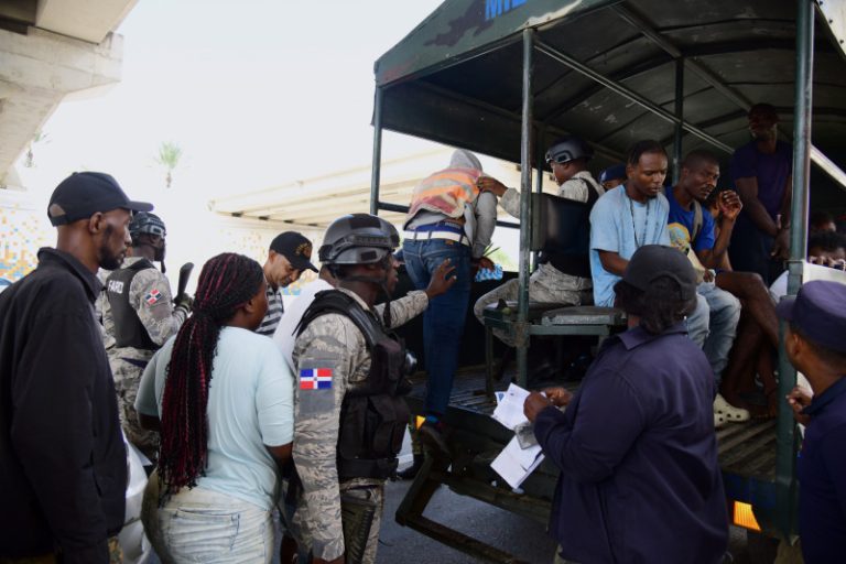 Aumentan salidas voluntarias de haitianos tras nuevos operativos migratorios