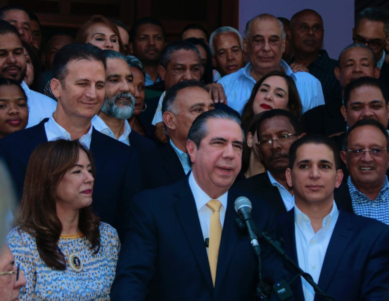 Aspirantes del PLD evaden inscripción presidencial; solo uno se formaliza