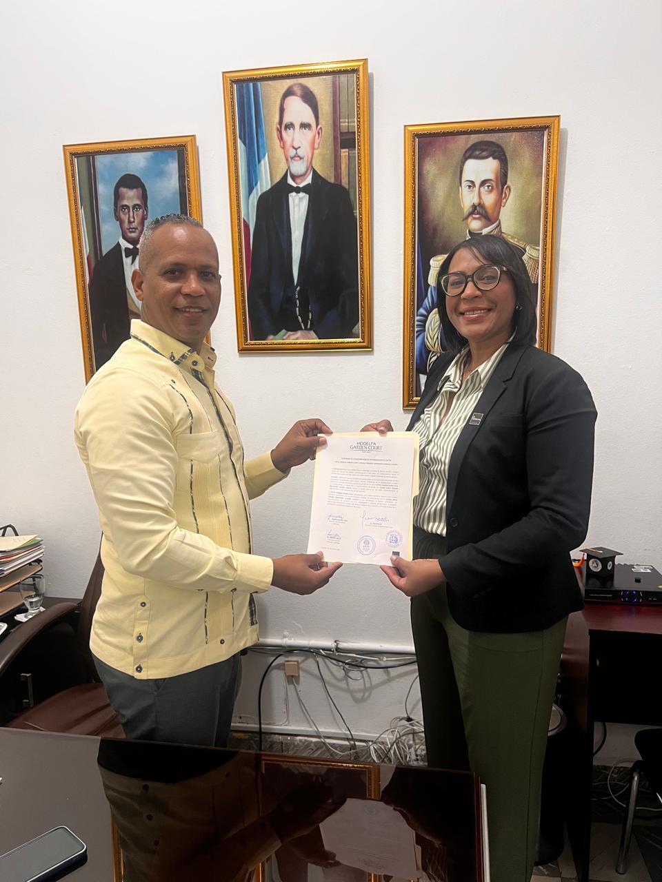 Hodelpa Firma Alianzas Educativas y Sociales en Santiago y San Pedro de Macorís