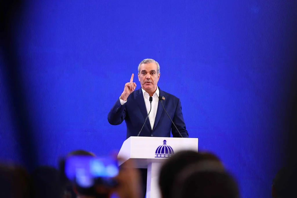 Abinader Defiende la Libertad de Expresión, pero Advierte que No Permitirá Desorden