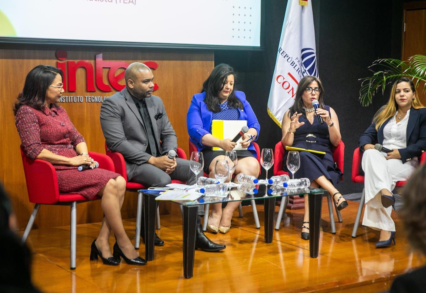 CONADIS Garantiza Apoyo a Niños con Autismo