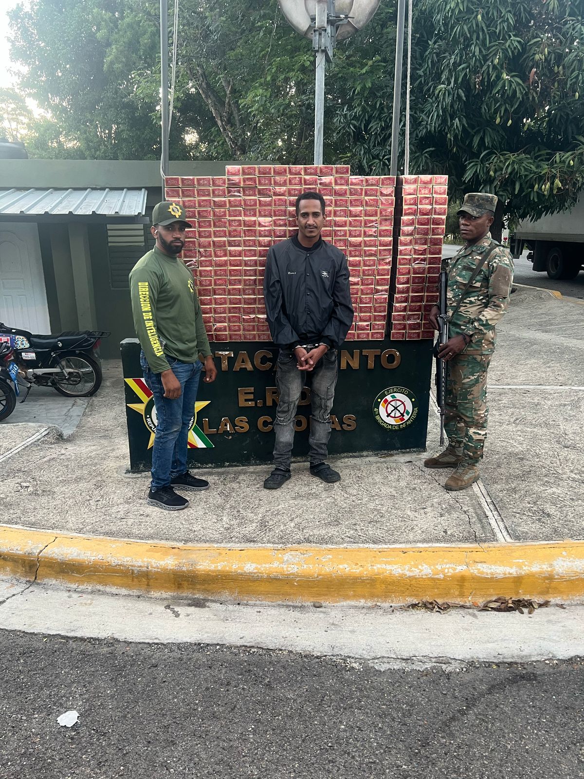 Interceptan cargamento de más de 60 mil cigarrillos ilegales en Santiago Rodríguez