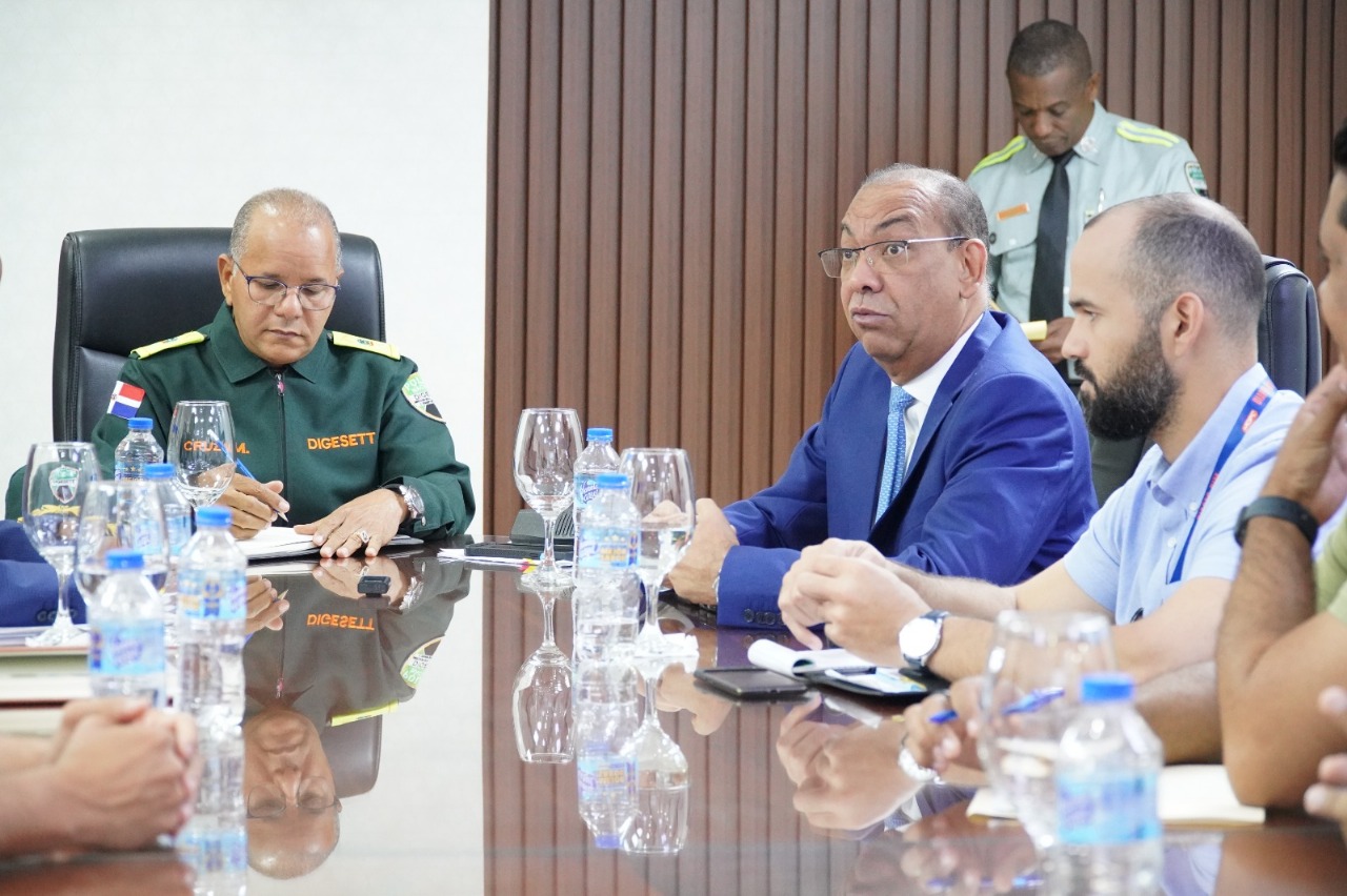 DIGESETT, INTRANT y Obras Públicas unen esfuerzos para mejorar el tránsito