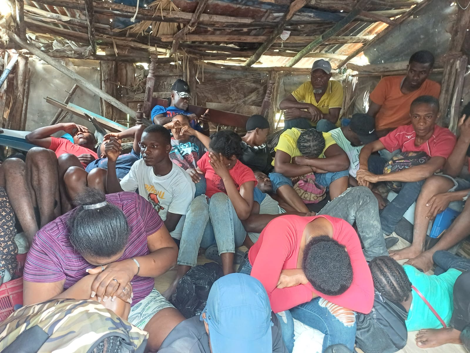 Ejército descubrió casucha con 26 haitianos indocumentados en San Juan