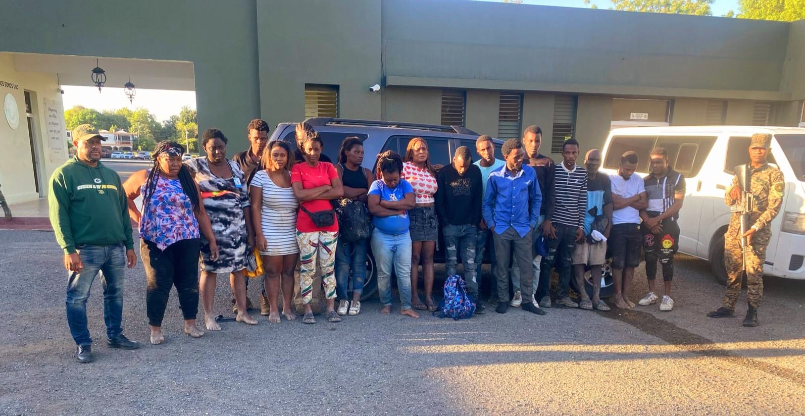 Cae otro grupo de haitianos en vehículo ligado a traficante reincidente