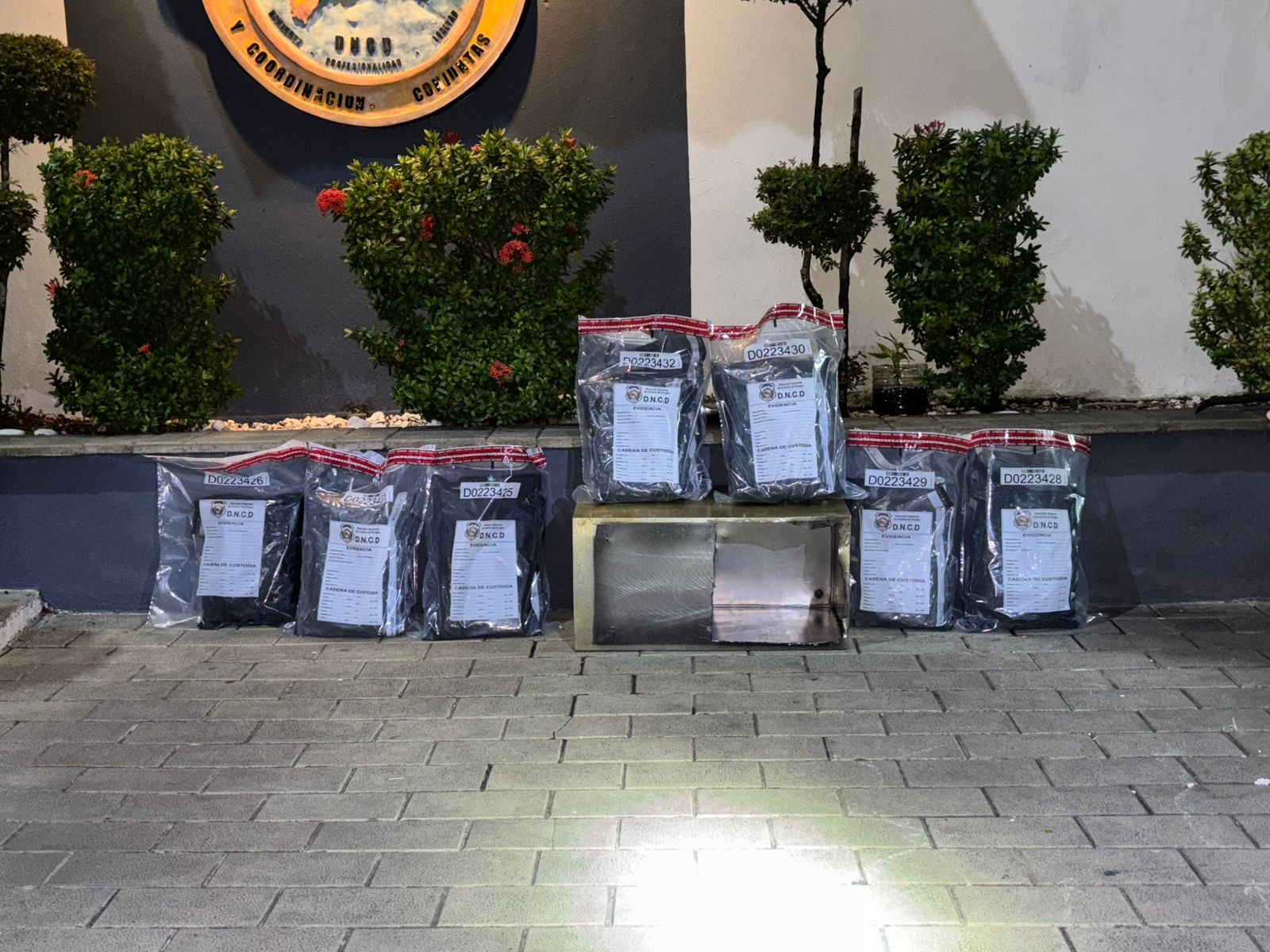 Detectan marihuana oculta en caja metálica en AILA