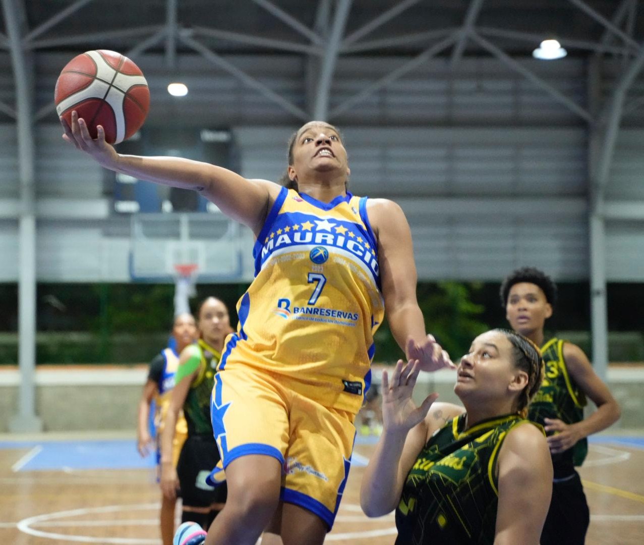 Mauricio Báez sigue invicto en el TBS Femenino 2025