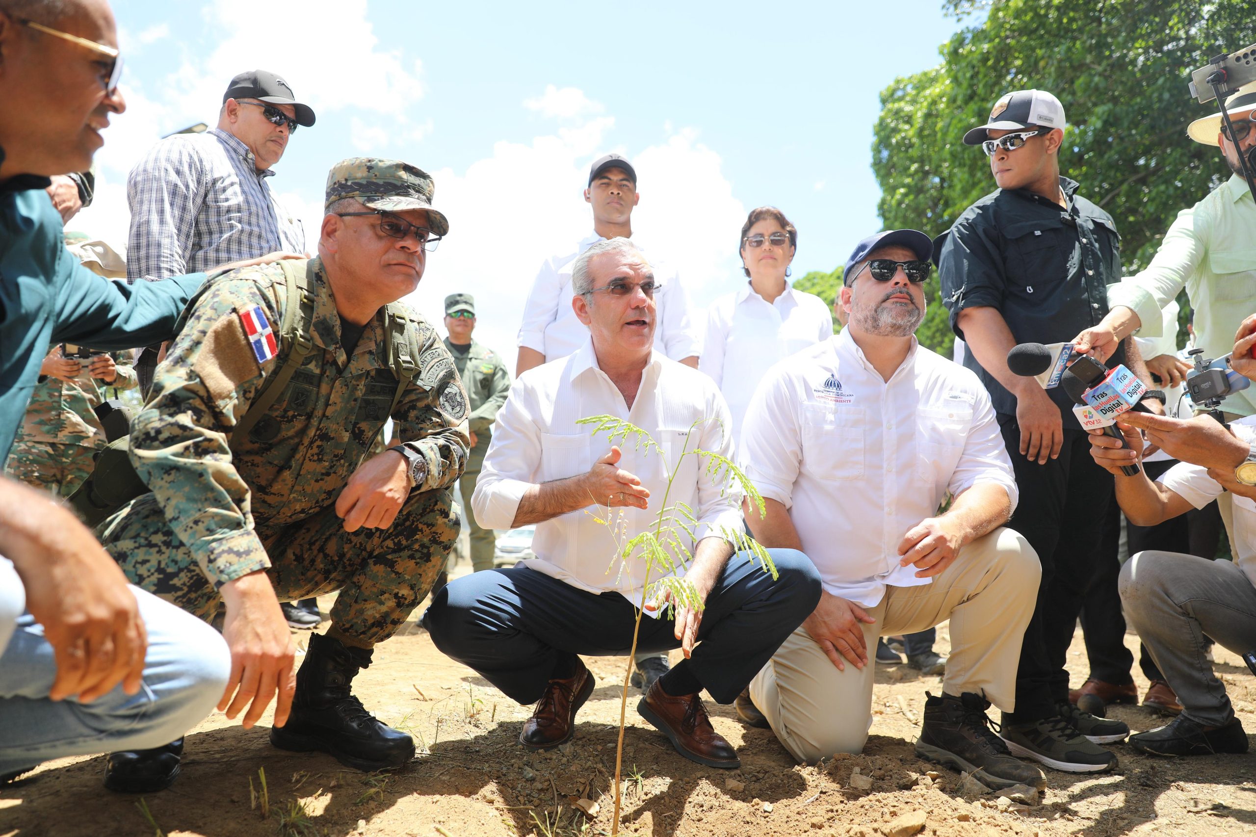 Abinader refuerza frontera y lanza plan de reforestación