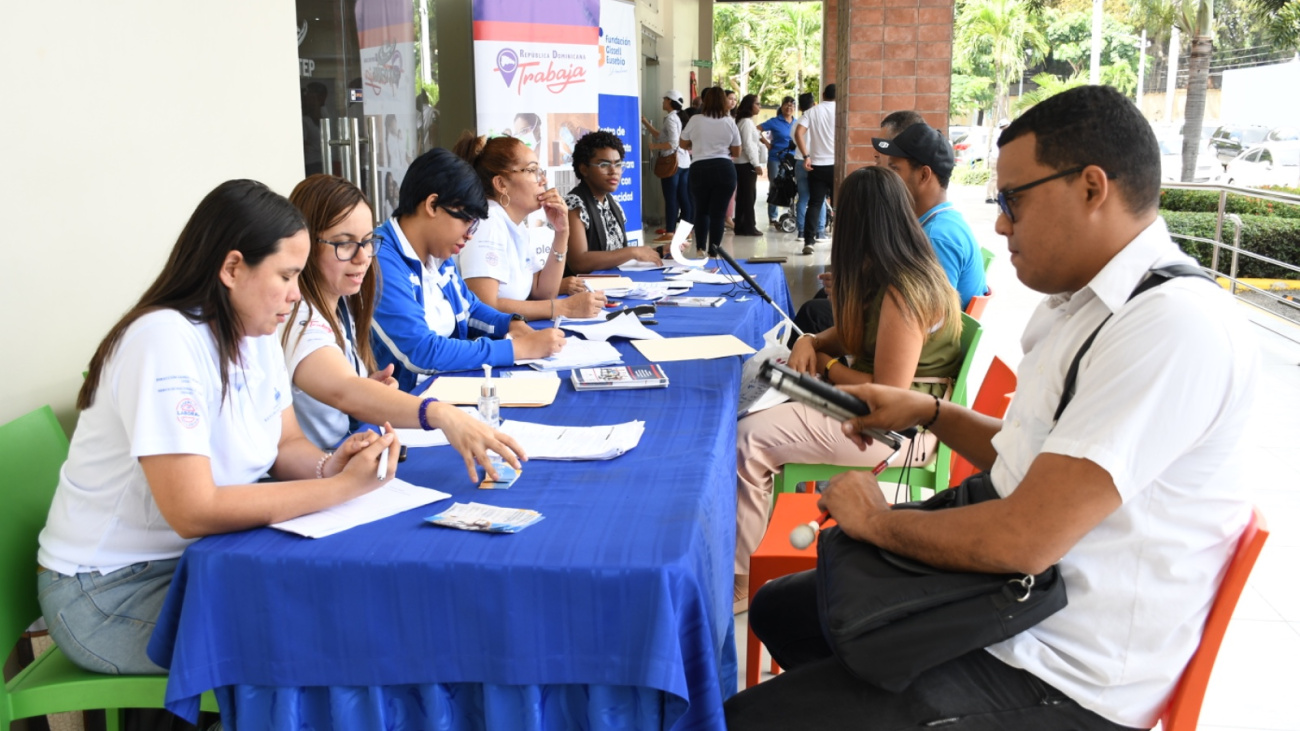 Feria de Empleos en Santiago: Más de 170 Vacantes Disponibles este 25 de Abril