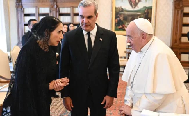 Presidente Abinader y Raquel Arbaje Viajan al Vaticano para Misa Funeral del Papa Francisco