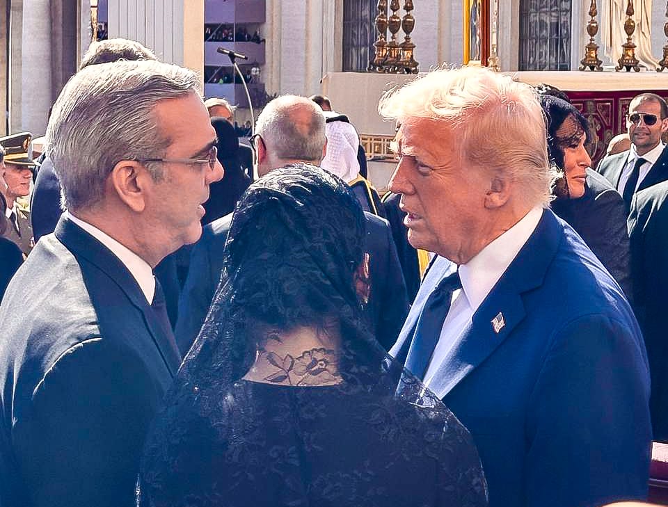 Abinader y Trump conversan en funeral del Papa Francisco