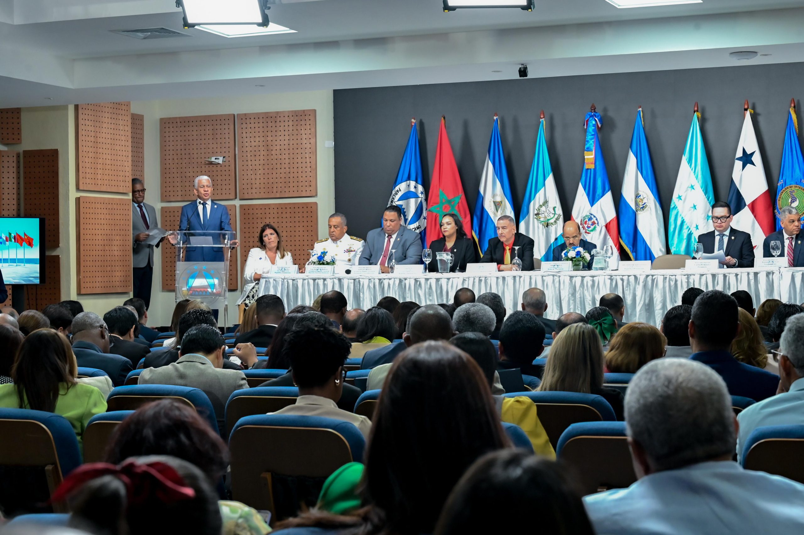 Senado llama a unir fuerzas ante crisis migratoria