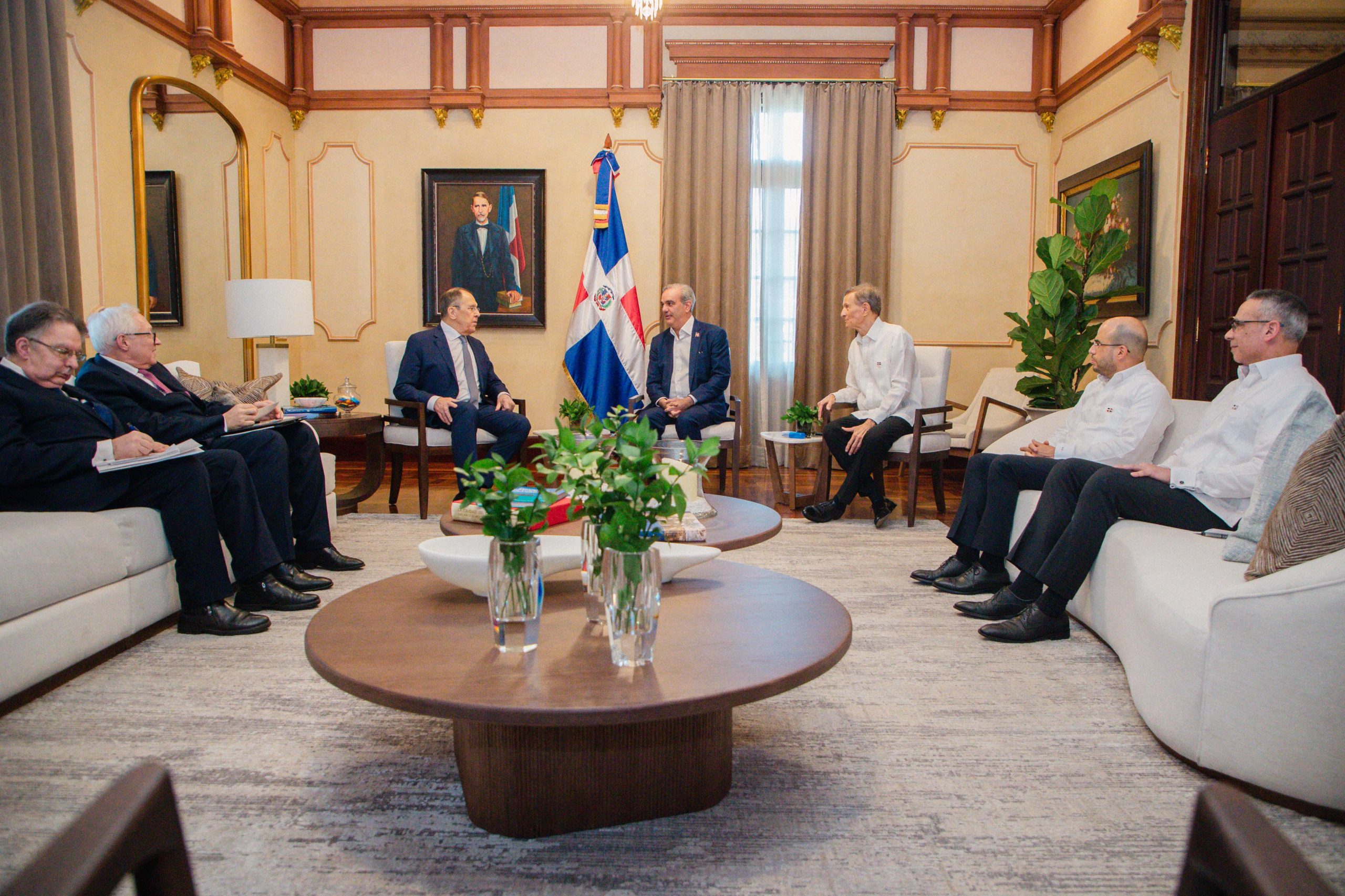 Lavrov se reúne con Abinader para fortalecer lazos bilaterales