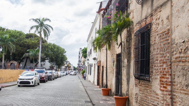 Intrant prohíbe parqueo en calle Las Damas desde el 1 de mayo