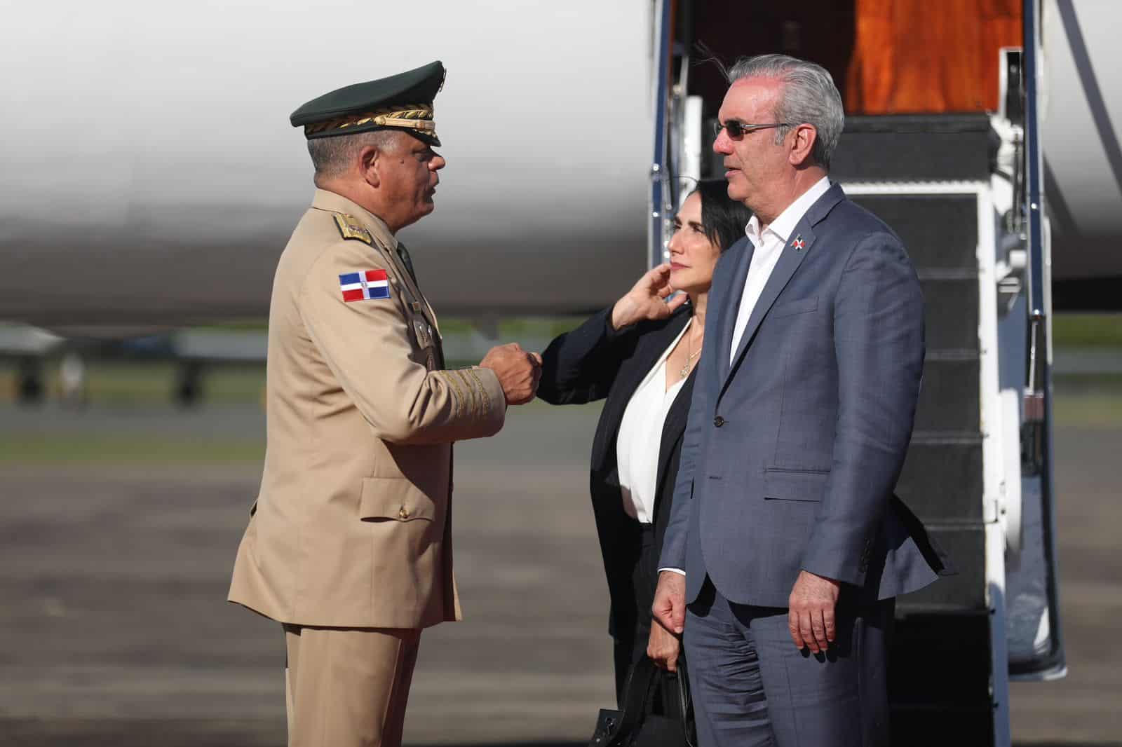 Abinader regresa tras honras fúnebres al papa Francisco