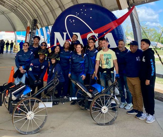 Abinader felicita con orgullo a jóvenes dominicanos premiados por la NASA