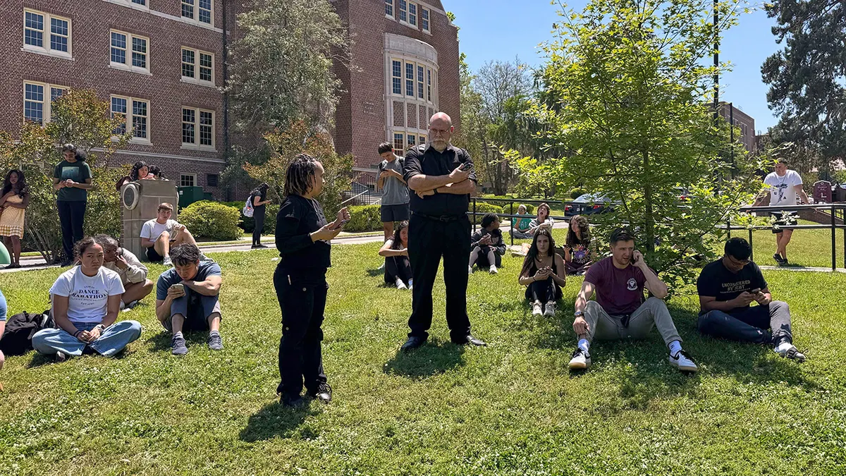 Hijo de agente del sheriff, sospechoso de tiroteo mortal en universidad de Florida